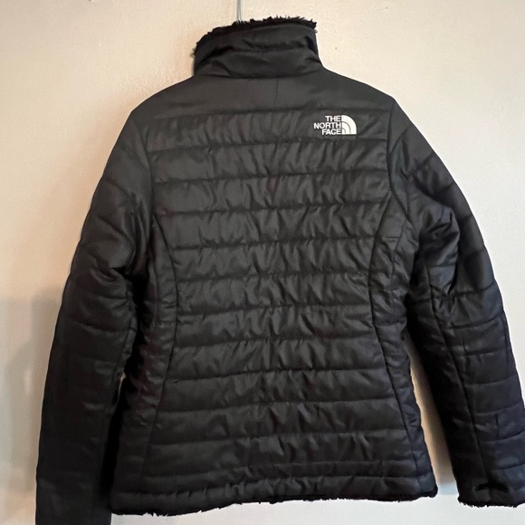 The North Face Black Puffer Jacket with Quilted Design - Picture 3 of 6